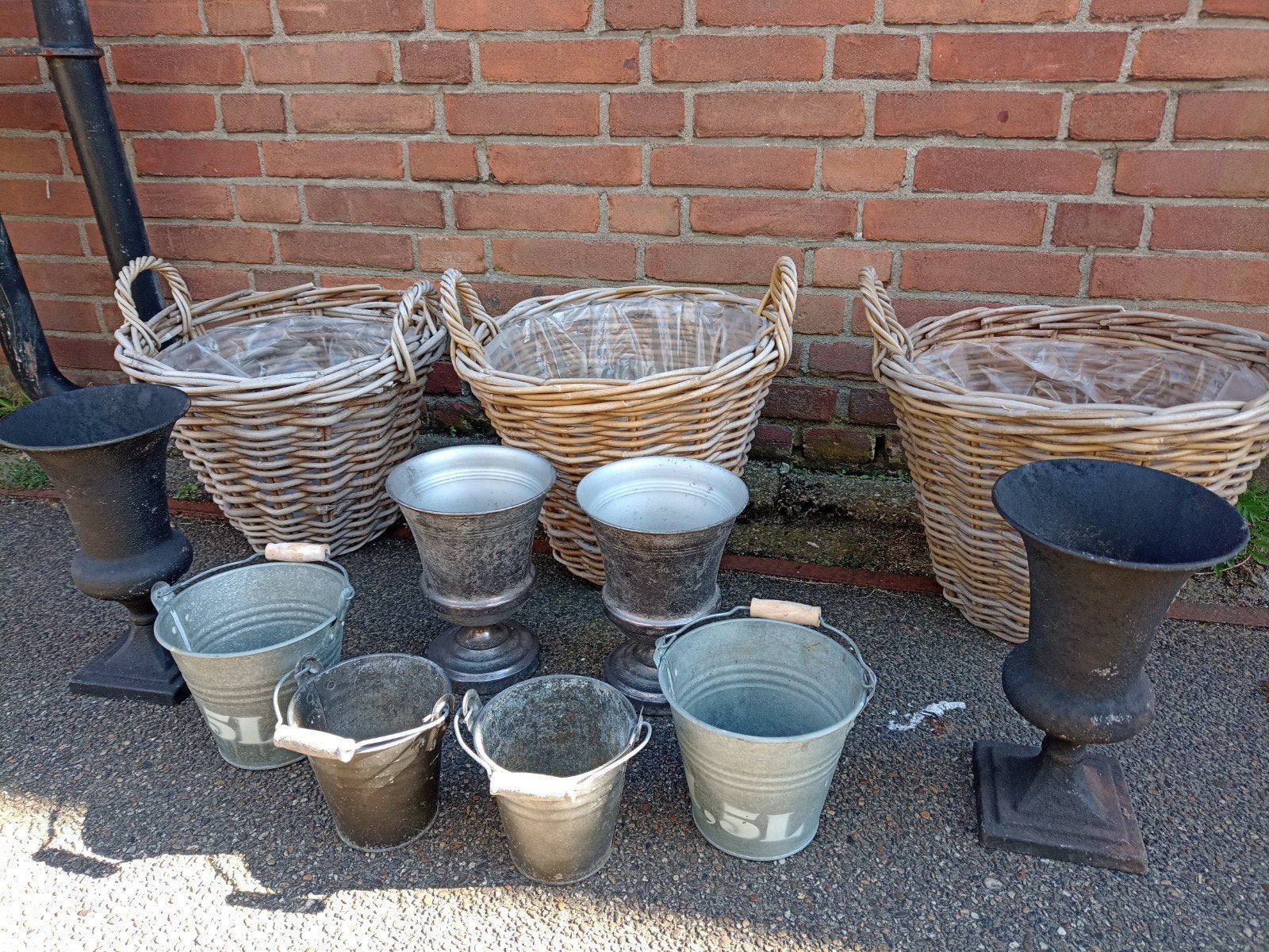 Diverse Tuindecoratie, bloempotten, manden, kratje, Tuin en Terras, Bloembakken en Plantenbakken, Ophalen of Verzenden, Rond, Minder dan 30 cm