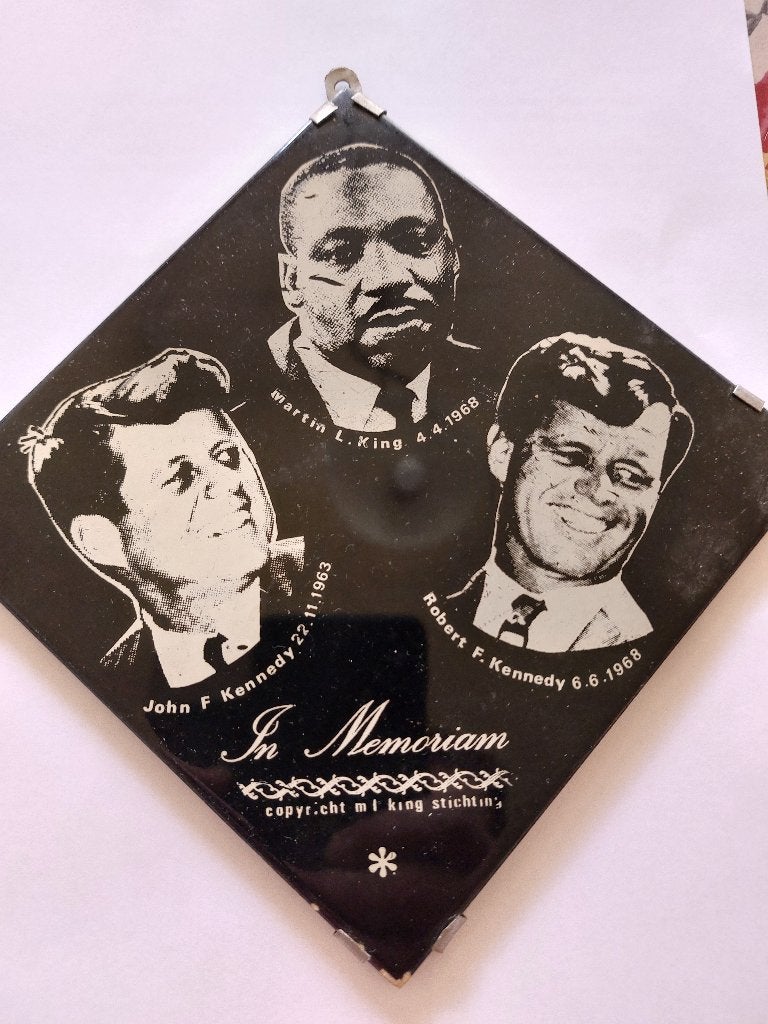 Tegeltje M.L. King Stichting - John en Robert Kennedy, Ophalen