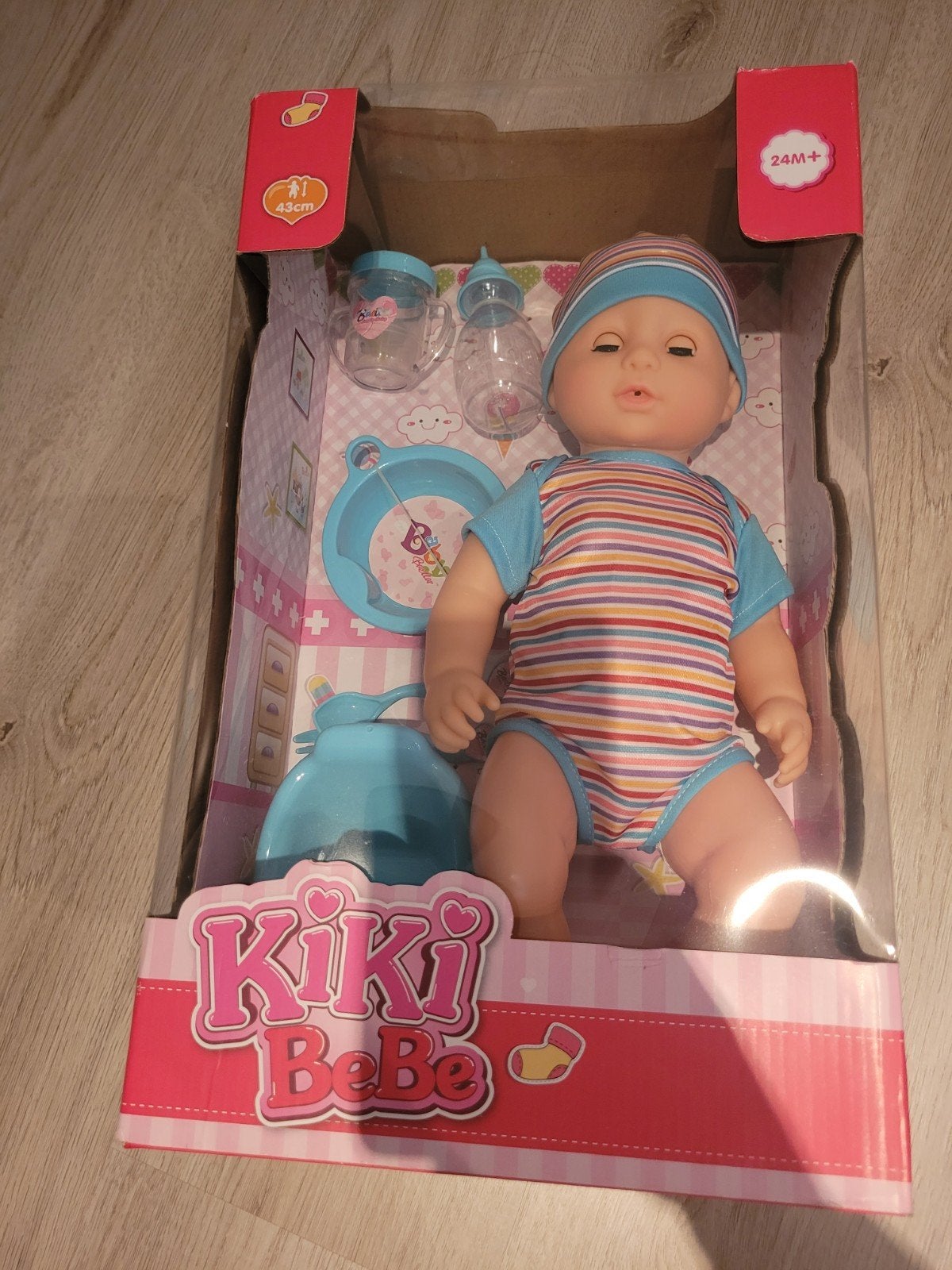 Kiki Bebe Babypop 43cm met accessoires - Nieuw in doos, Ophalen, Nieuw, Babypop