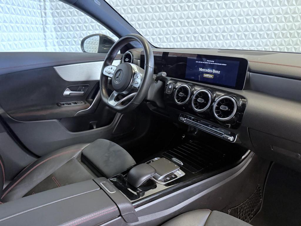 Mercedes-Benz CLA-klasse 180 d Launch Edition *EX BPM* (2019, 4 cilinders, 116 pk, Zwart, Origineel Nederlands