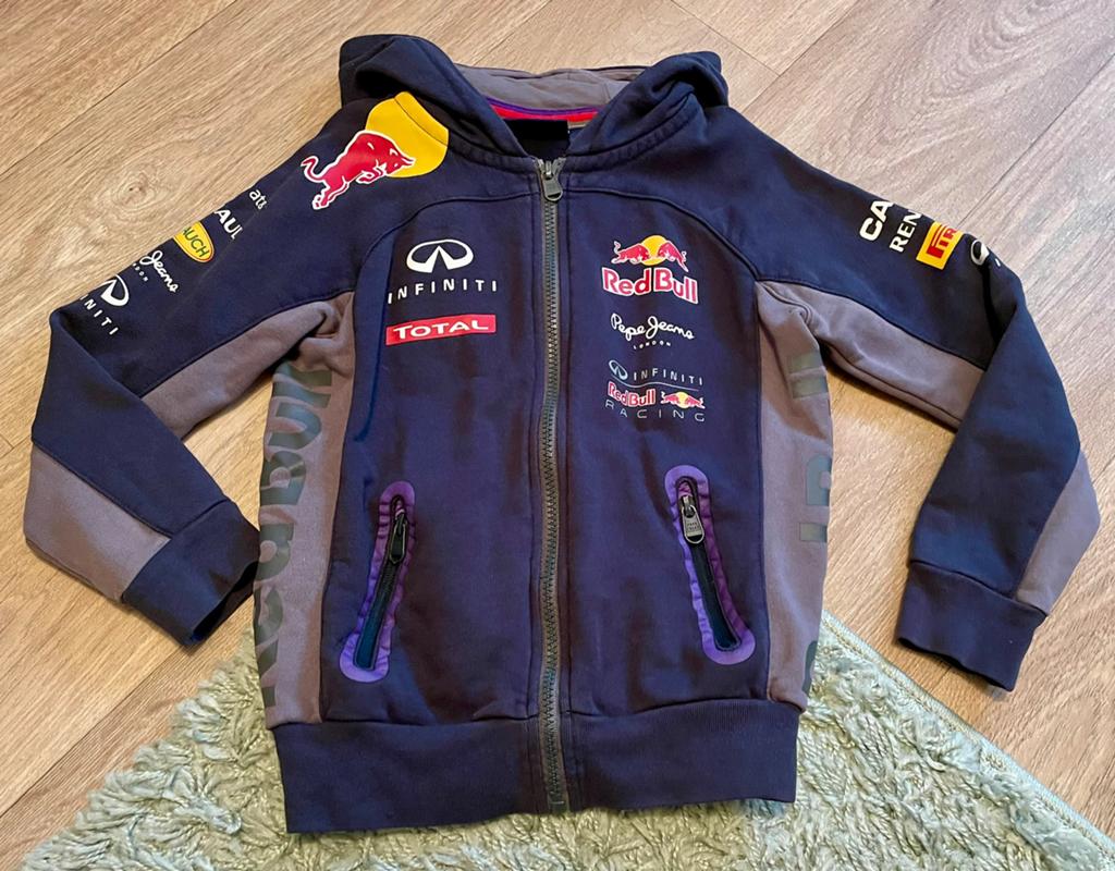 TE KOOP: mooi vest van Pepe Jeans - Red Bull thema - maat 8, Ophalen of Verzenden, Zo goed als nieuw, Jongen, Trui of Vest