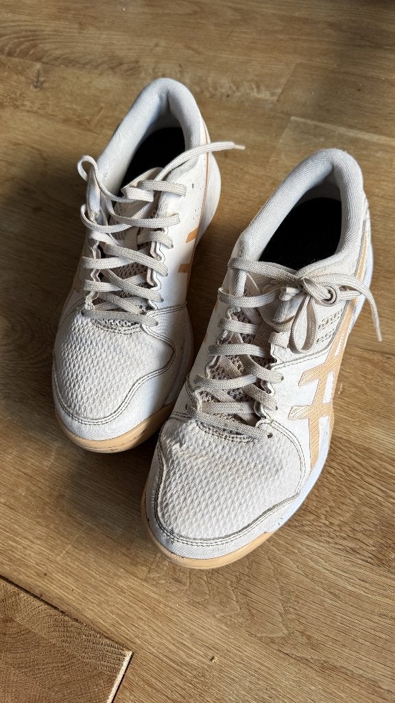 meiden hockeyeyschoenen maat 39, Sport en Fitness, Ophalen of Verzenden, Gebruikt, Schoenen