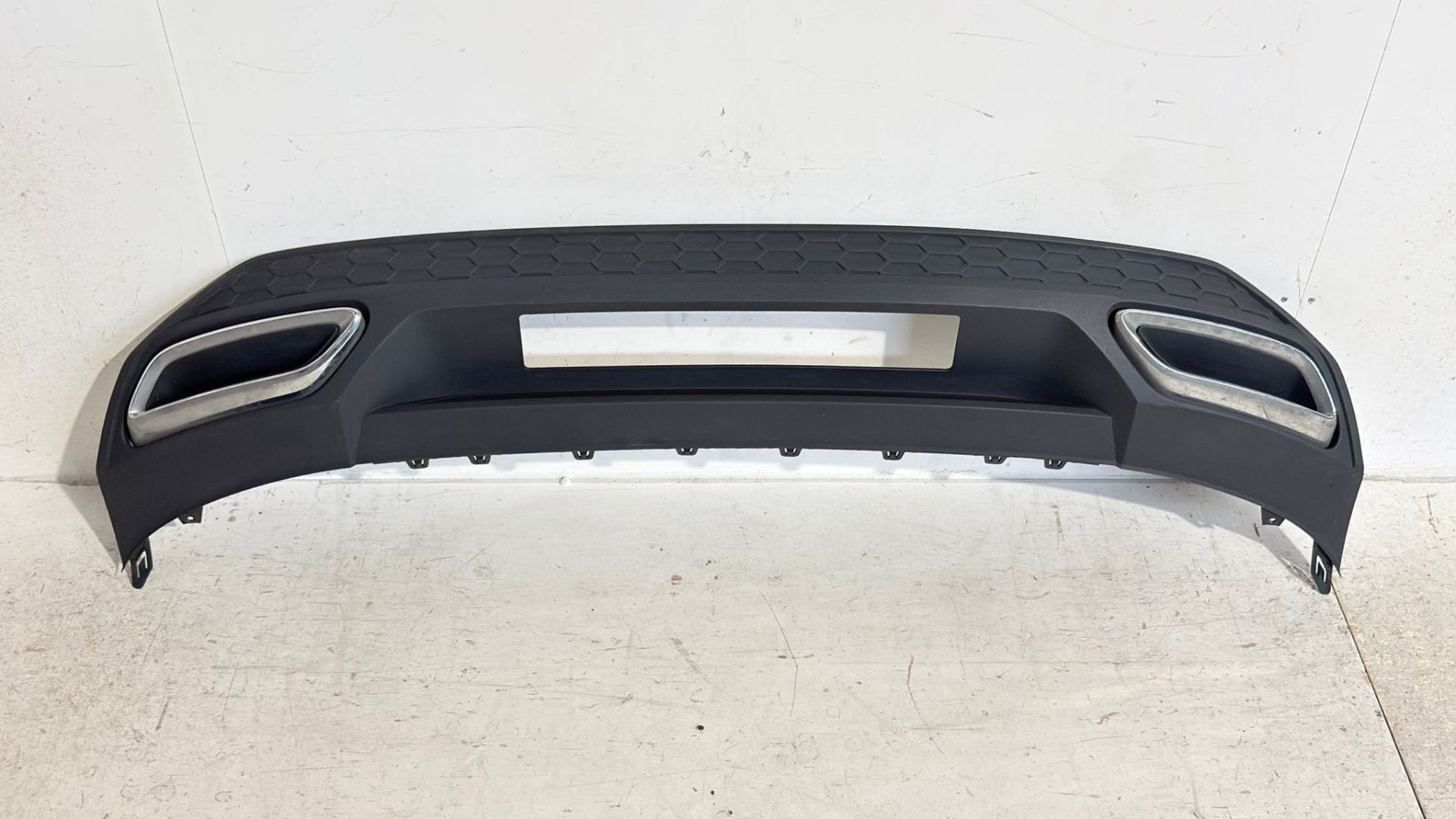 Audi A3 8Y Diffuser 8Y0807521B, Gebruikt, AUDI AG, Auto-Union-Strasse 1
85045  Ingolstadt, DE, Bumper