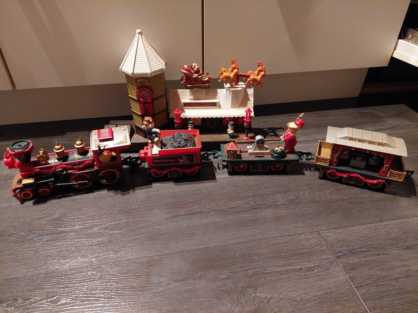 kersttrein met station en rails, Ophalen of Verzenden, Gebruikt