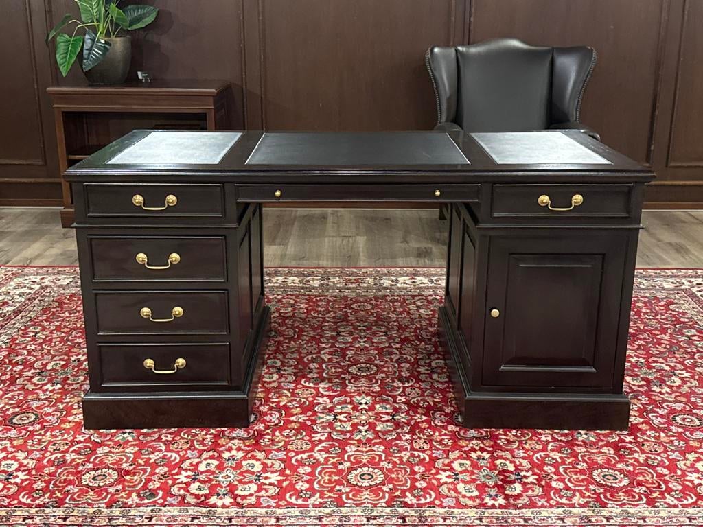 Klassiek Engels bureau #631, Huis en Inrichting, Bureaus, Zo goed als nieuw, Ophalen of Verzenden