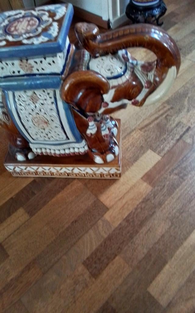 Keramiek olifant, Huis en Inrichting, Woonaccessoires | Zuilen en Pilaren, Ophalen of Verzenden