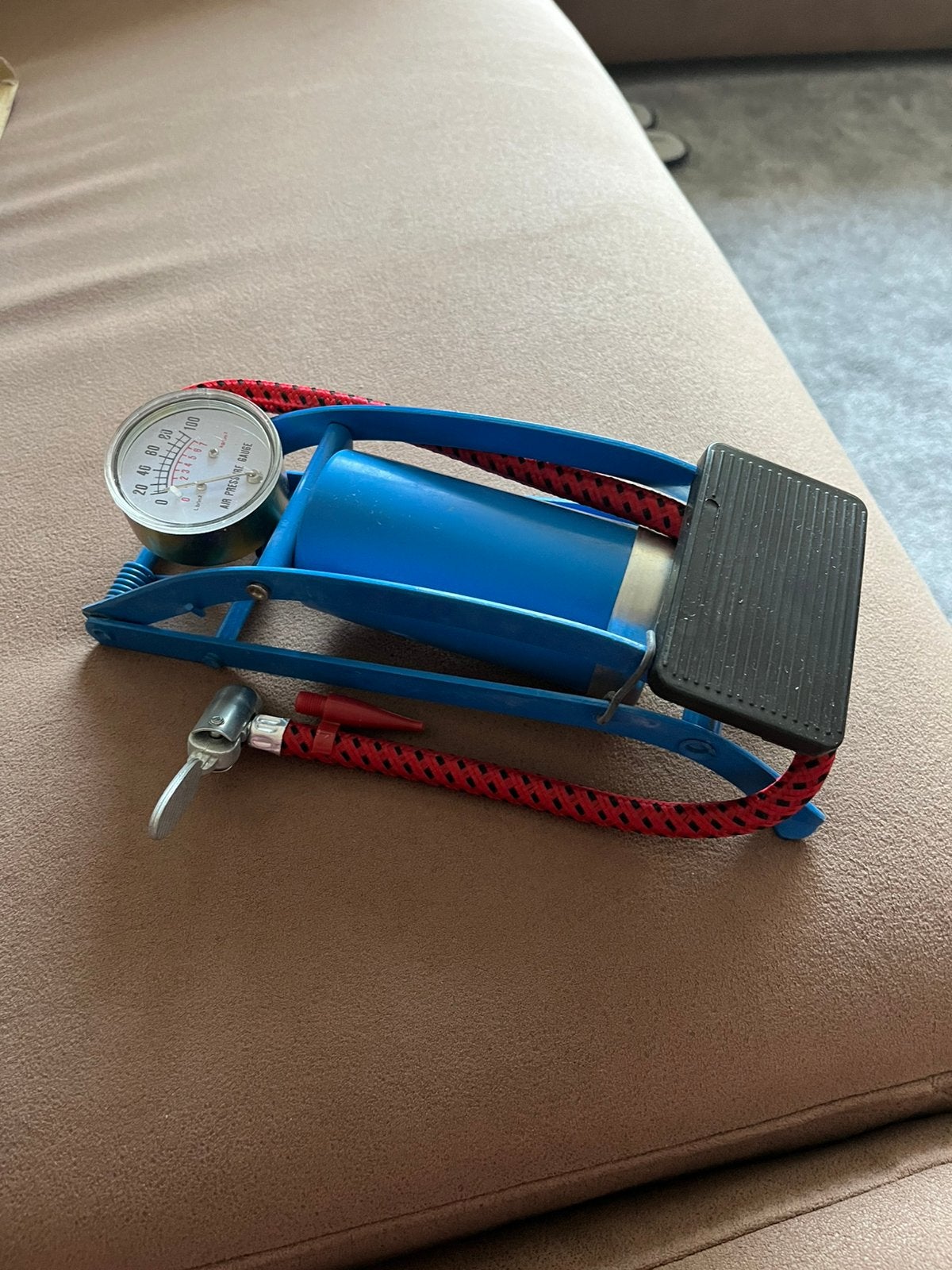 Nieuwe voetpomp met drukregelaar, Ophalen of Verzenden, Nieuw
