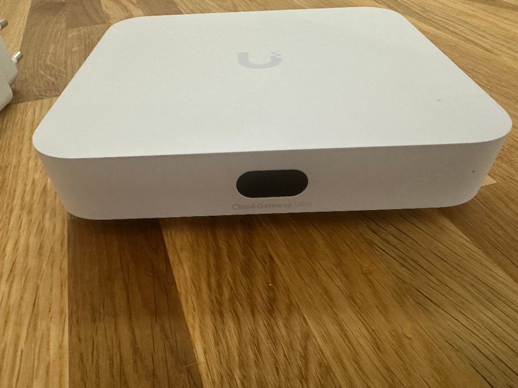 Ubiquiti UniFi Cloud Gateway Ultra, Computers en Software, Ophalen of Verzenden, Zo goed als nieuw, Router, Ubiquiti UniFi