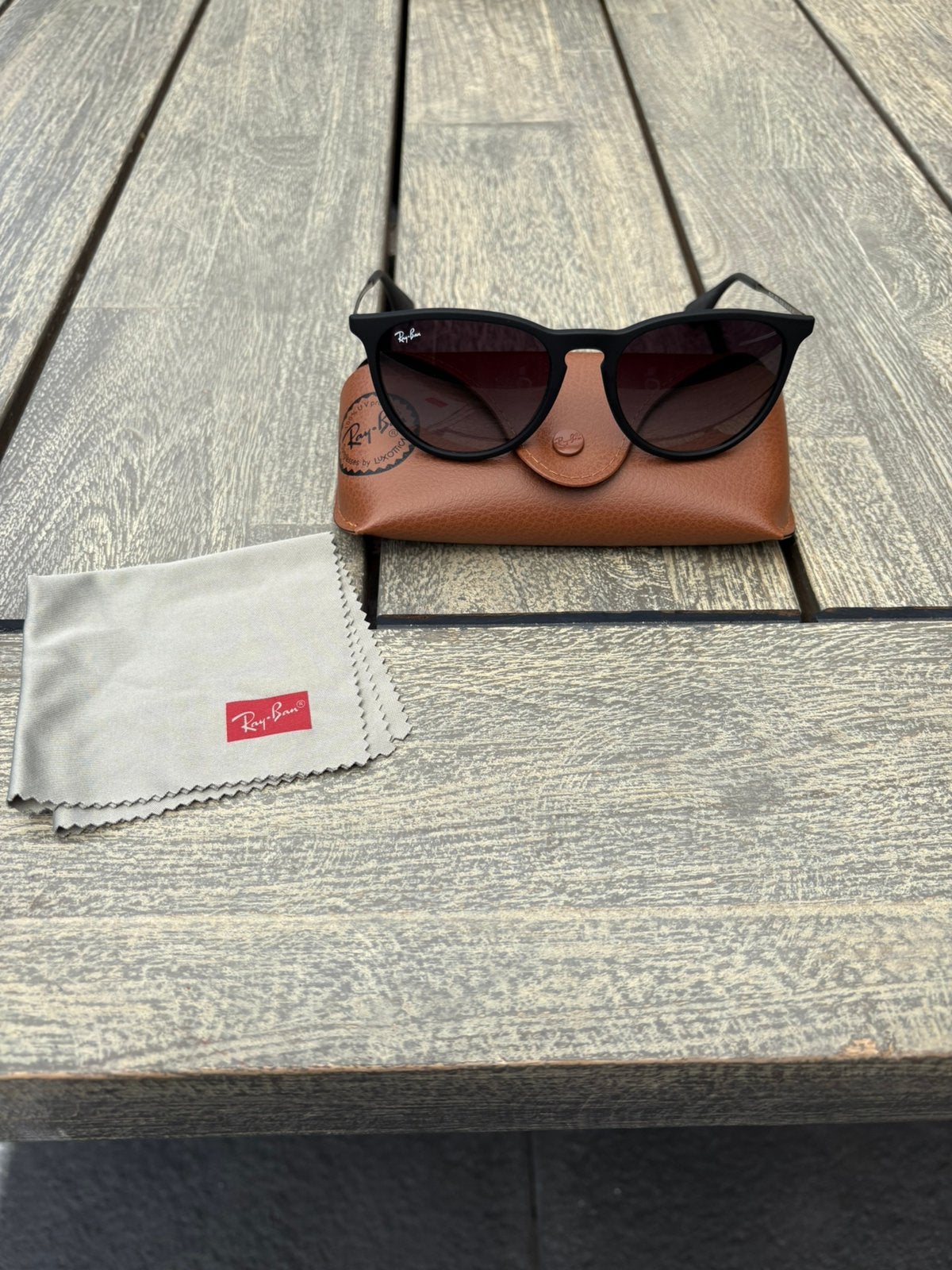 Ray-Ban Erika Zonnebril RB 4171 622/8G Zwart, Zonnebril, Zwart, Ophalen of Verzenden, Zo goed als nieuw