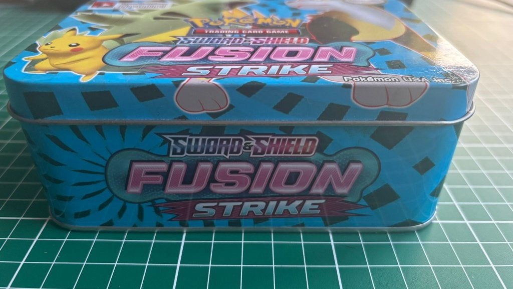Pokémon TCG Sword & Shield Fusion Strike Boltund Tin, Ophalen of Verzenden, Nieuw, Overige typen