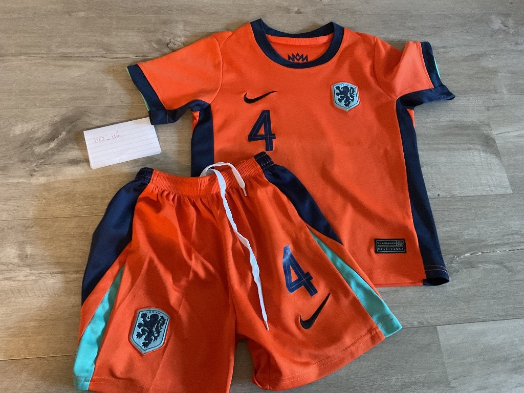 3 Origine voetbal setjes 110-116, Maat XS of kleiner, Ophalen, Zo goed als nieuw, Set