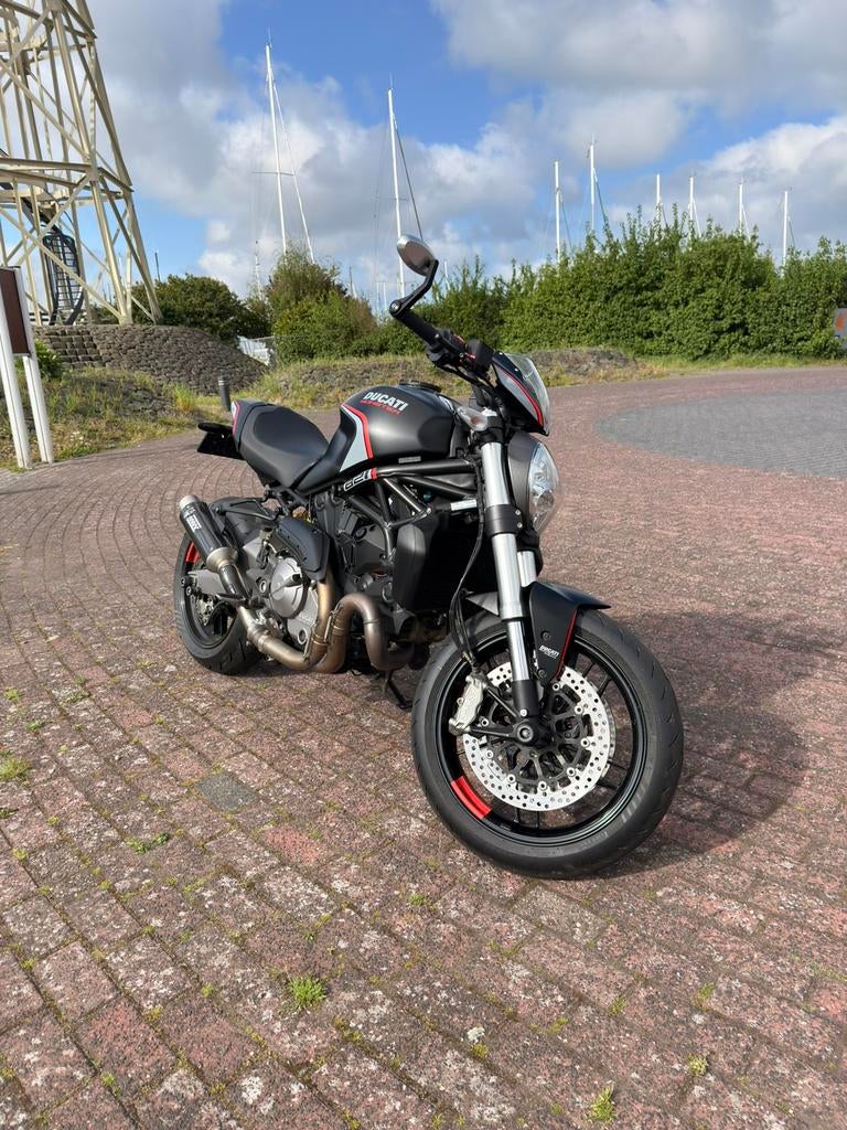 Ducati Monster 821 Stealth, Motoren, Motoren | Ducati, 2 cilinders, Motorrijbewijs A, Gebruikt, Meer dan 35 kW