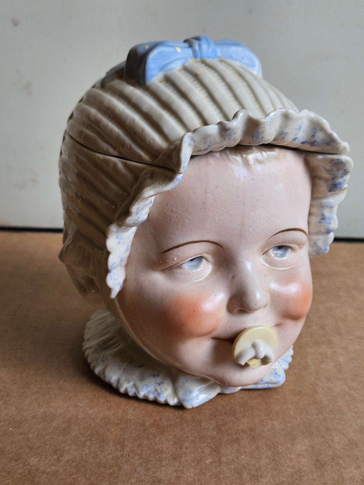 Antiek babyhoofdje met speen- tabakpot, Antiek en Kunst, Antiek | Keramiek en Aardewerk, Ophalen of Verzenden