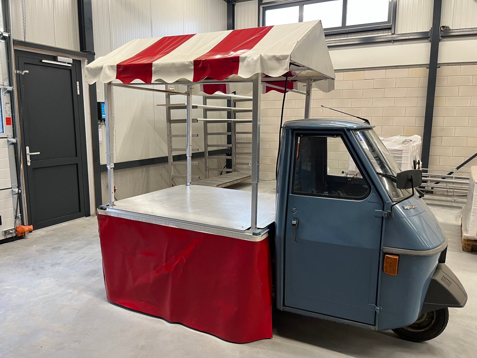 Te koop Piaggio Ape50 opbouw marktkraam tuktuk, Ophalen, Zo goed als nieuw