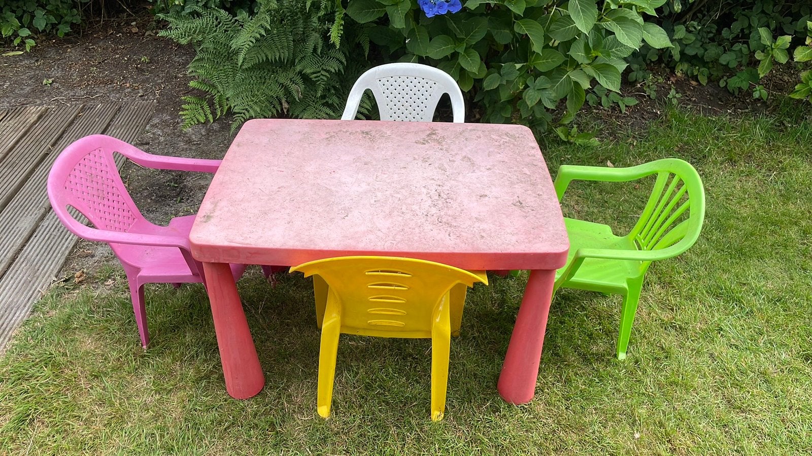 Kindertafel IKEA met 4 stoeltjes, Ophalen, Gebruikt