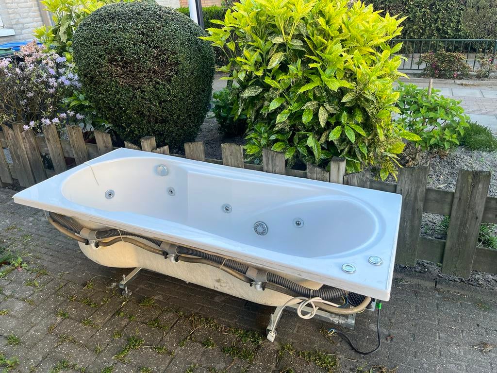 Bathtub with jacuzzi, Ophalen