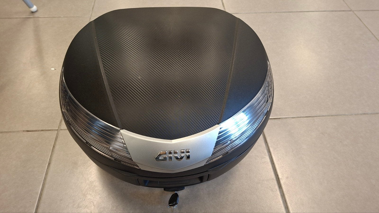 Givi Topkoffer met montageplaat en sleutels, Motoren, Ophalen of Verzenden, Gebruikt