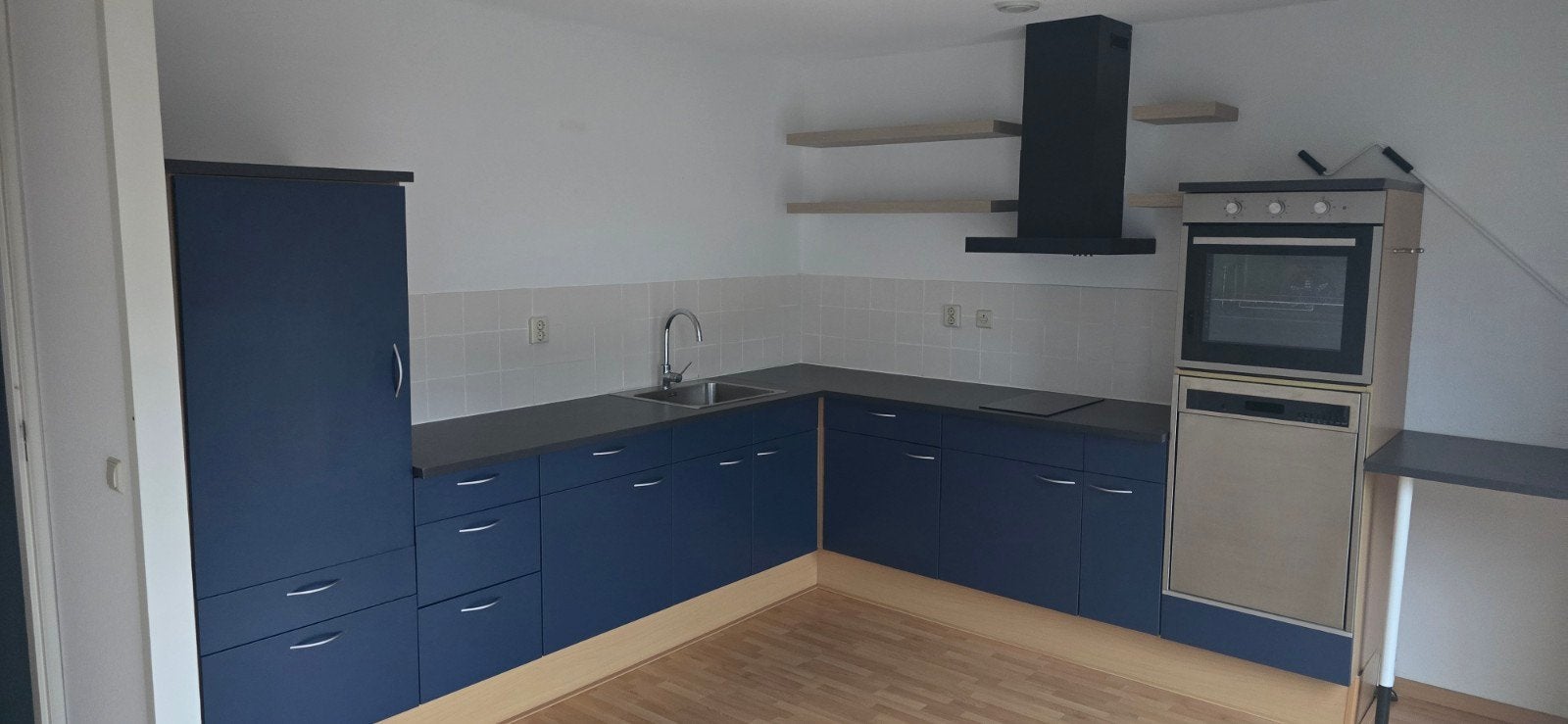 Complete hoekkeuken met inbouwapparatuur - Zo goed als nieuw, Huis en Inrichting, Blauw, Hoekkeuken, Onbekend, Zo goed als nieuw
