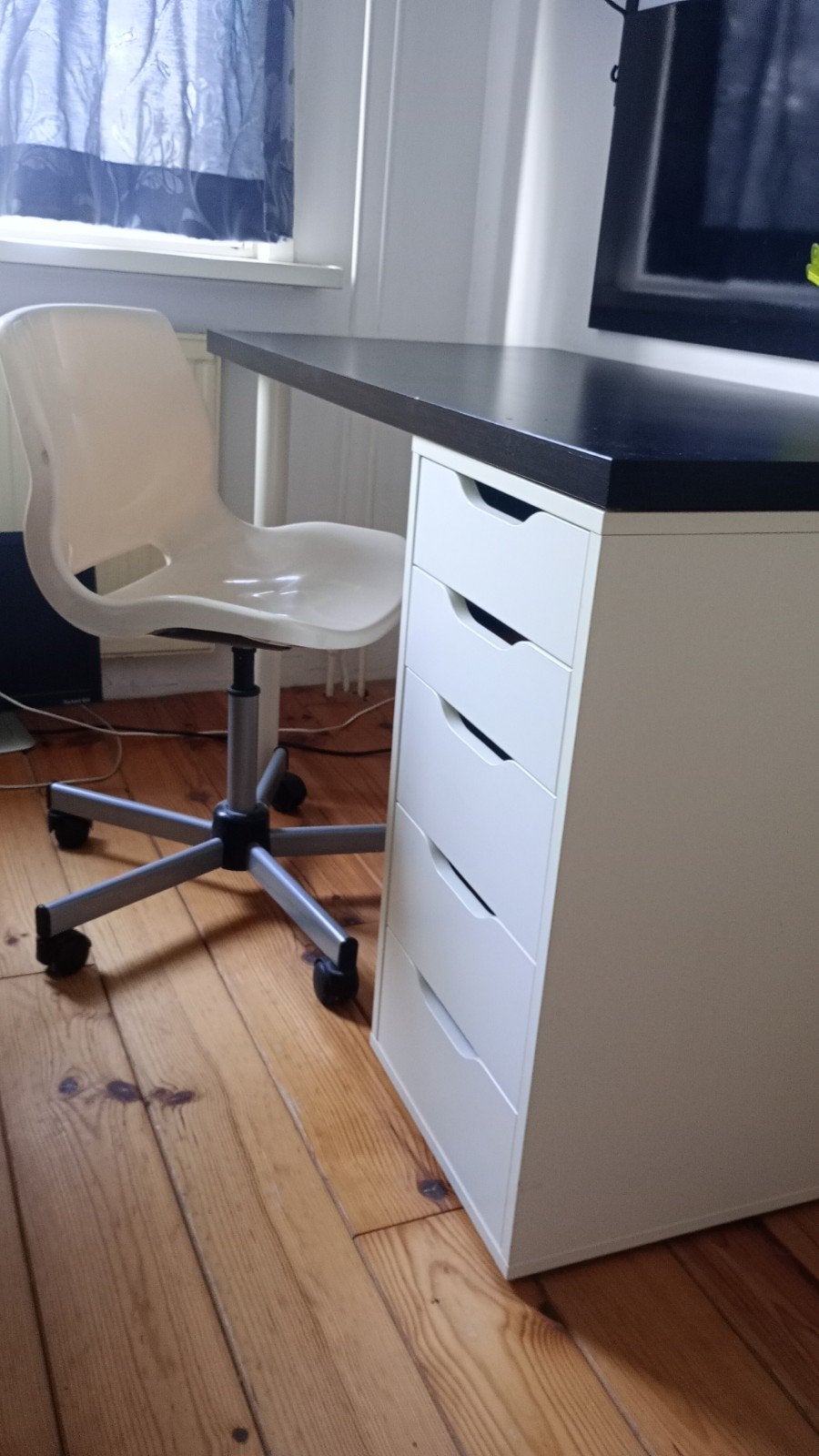 Ikea bureau, Ophalen, 120 cm, Bruin, Zo goed als nieuw