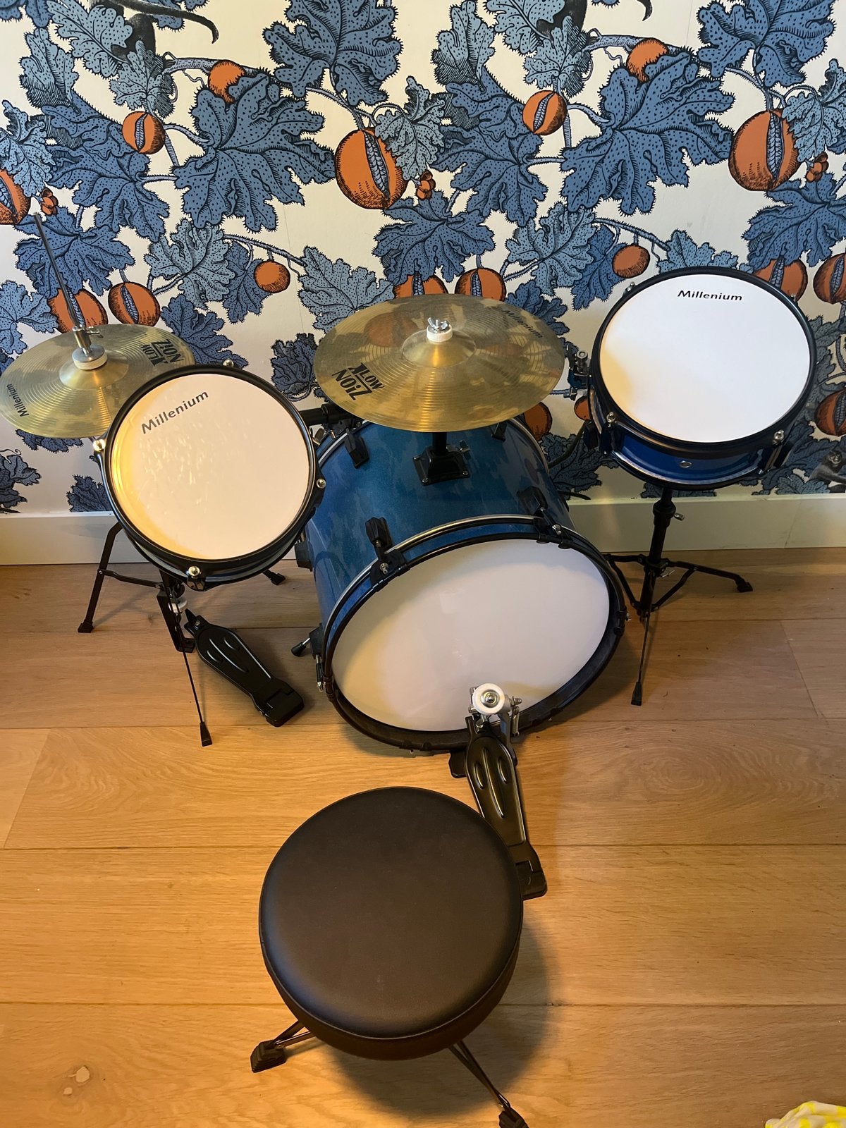 Millennium Kinder Drumstel met Krukje - Zo goed als nieuw, Ophalen, Zo goed als nieuw, Overige merken