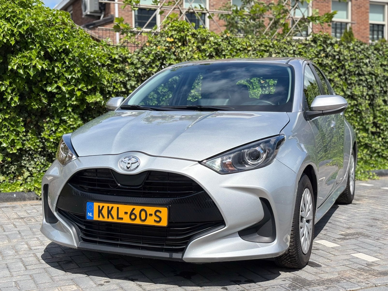 Yaris 14.640km, Dealer OH, Garantie, Nav CarPlay,ParkCamera, Voorwielaandrijving, Stof, 517 kg, Handgeschakeld