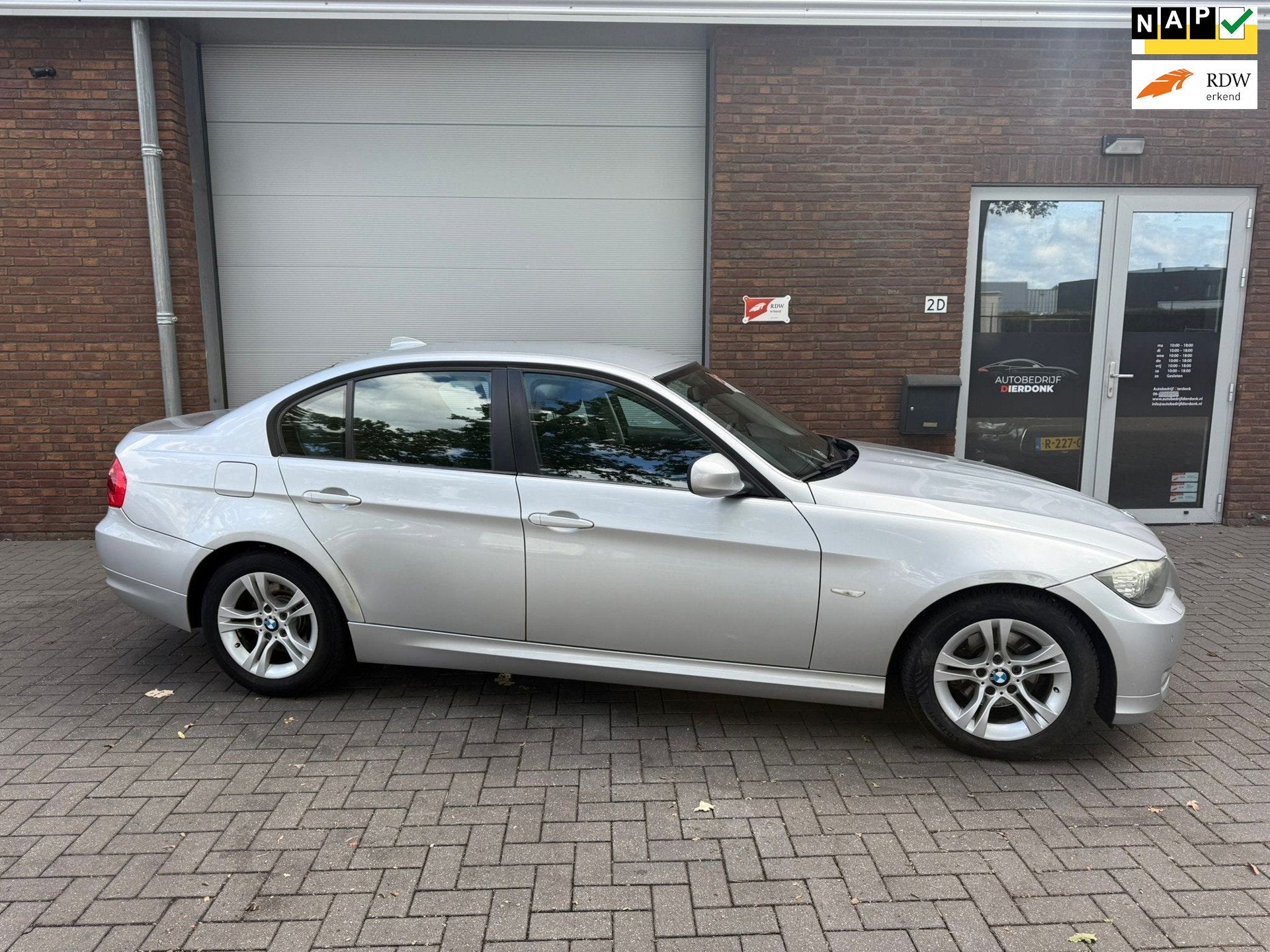 BMW 3-serie 318i Business Line|AUTOMAAT|NIEUWE APK|AIRCO, Auto's, Automaat, Euro 5, Zwart, Sedan