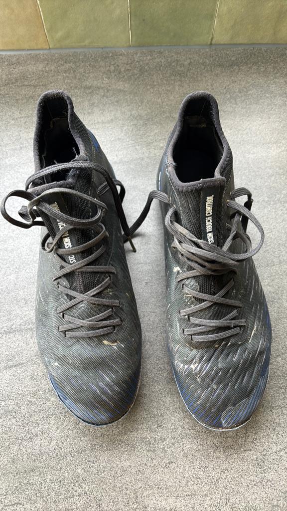 voetbalschoenen - Maat 39, Sport en Fitness, Voetbal, Maat XS of kleiner, Ophalen of Verzenden, Gebruikt, Schoenen
