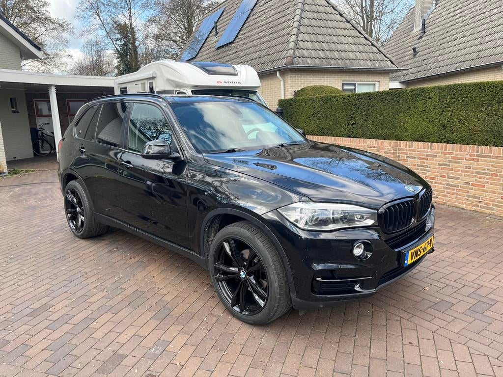 BMW X5 3.0 X-drive Grijs Kenteken, Auto's, Bestelauto's, 2993 cc, 258 pk, 2084 kg, Zwart