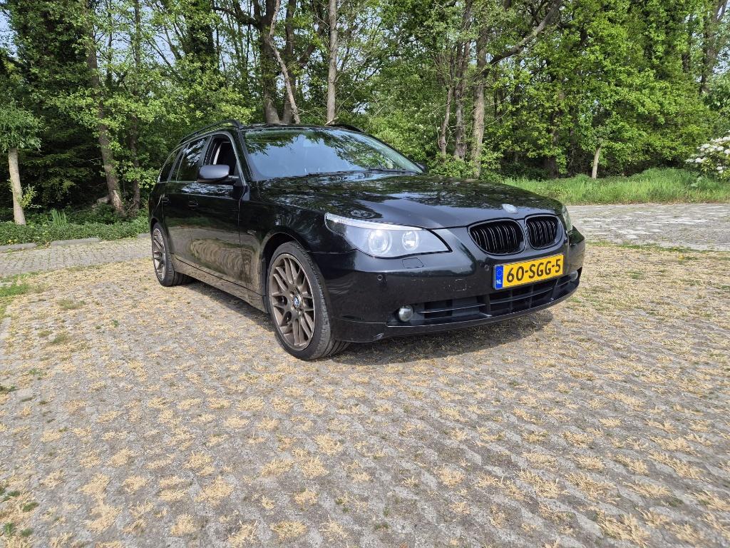 BMW 5-Serie 2.5 I 525 Touring AUT 2004 Zwart, Auto's, BMW, Particulier, 5-Serie, ABS, Adaptive Cruise Control, Airbags, Bluetooth