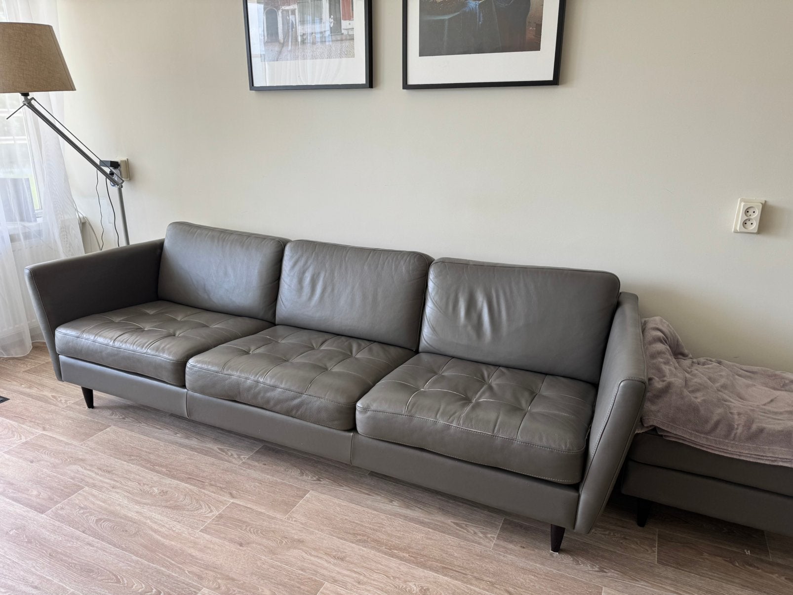 Deense Concept Leer Bank en Voetstoel - Modern Design, Huis en Inrichting, Banken | Bankstellen, Gebruikt, Rechte bank, Driepersoons
