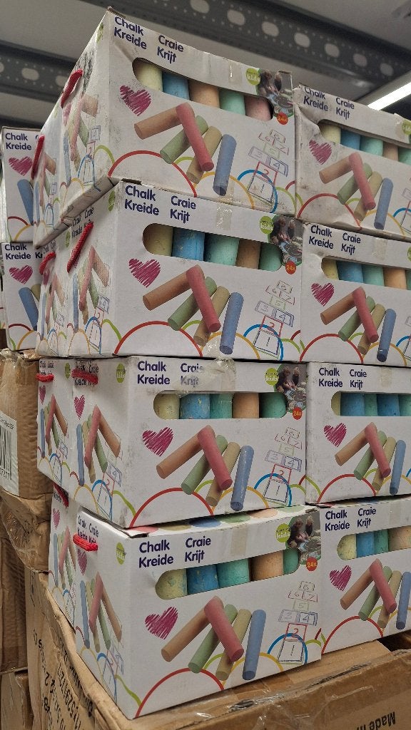 pallet stoepkrijt partij 588 doosjes, Ophalen, Beekendonk@hubo.nl, Wilhelminaweg 5, Nieuw