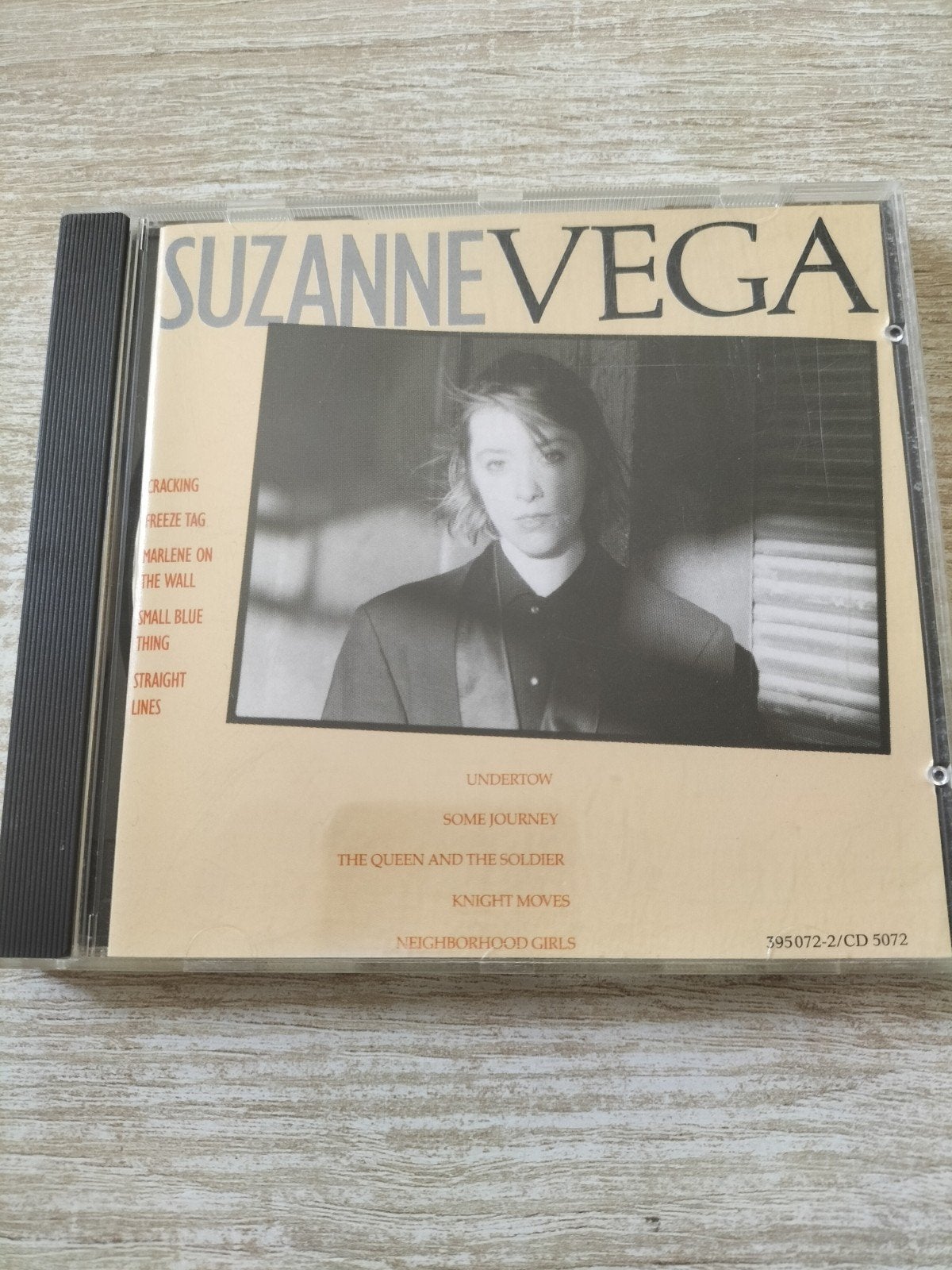 Suzanne Vega - Suzanne Vega, Verzenden