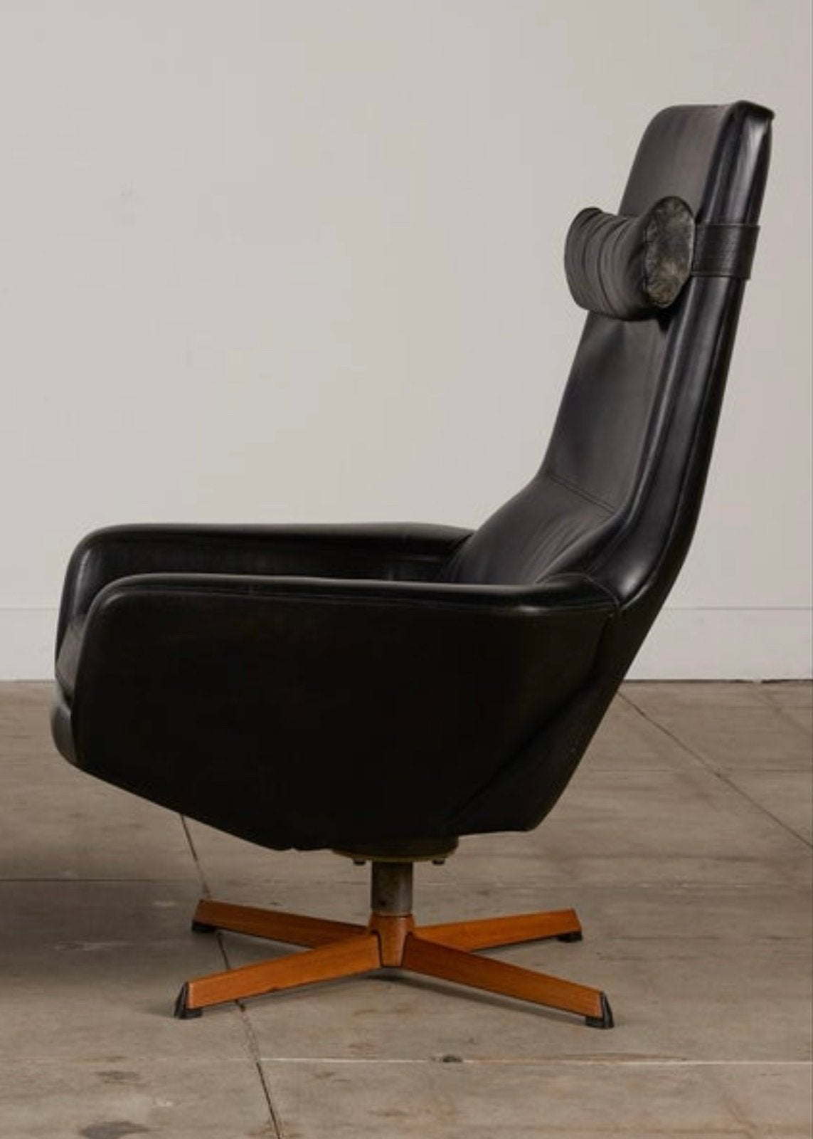 Vintage Leren Fauteuil met Houten Voet Ib Larson, Ophalen of Verzenden, Gebruikt, Hout, 75 tot 100 cm
