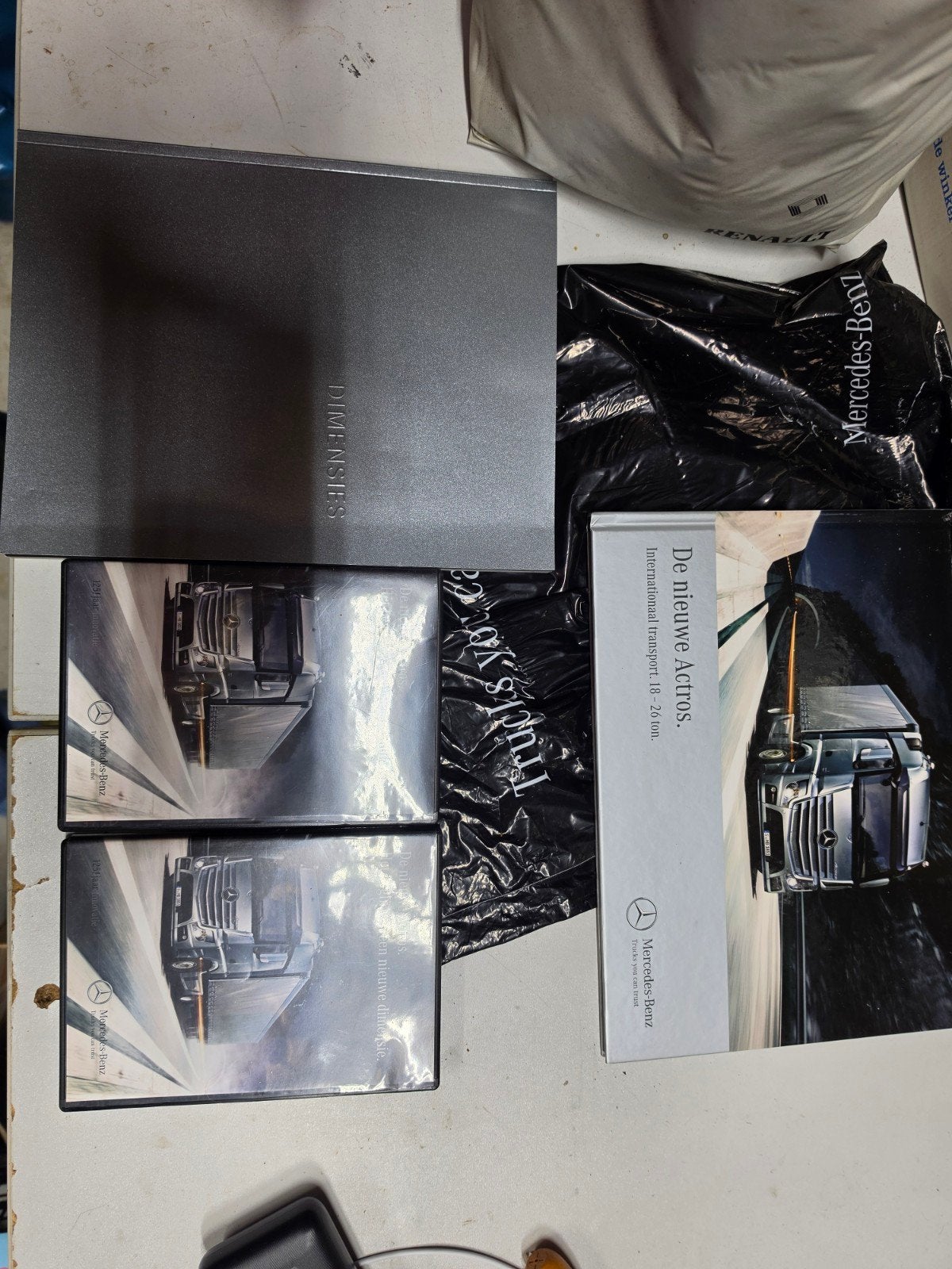 Mercedes-Benz Actros 2011 Catalogus en DVD Set, Boeken, Ophalen of Verzenden, Zo goed als nieuw, Mercedes