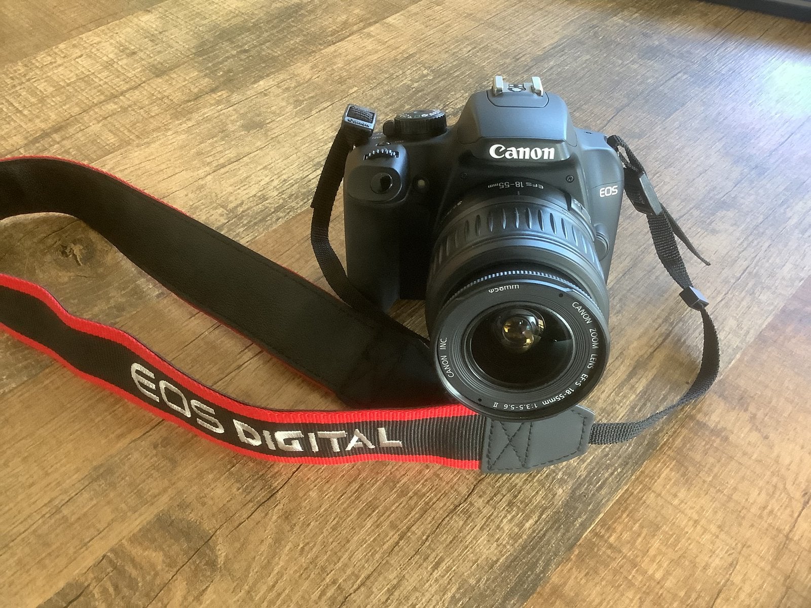 Prachtige Canon spiegelreflex camera 1000D met 18/55mm lens, Audio, Tv en Foto, Fotocamera's Digitaal, Zo goed als nieuw, Canon
