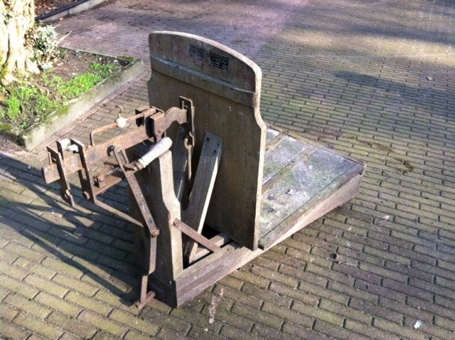 Bascule , weegschaal uit 1953 zonder gewichten . staat netje, Antiek en Kunst, Ophalen