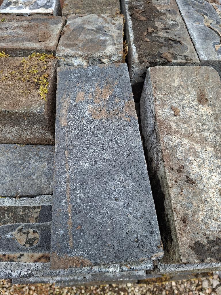 Gratis af te halen 90 stapel blokken antraciet, Tuin en Terras, Ophalen, Gebruikt, Overige typen, Minder dan 5 m²