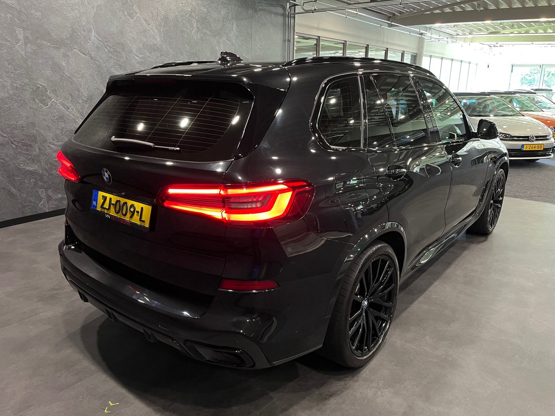 BMW X5 XDrive40i High Executive NAP LASER ACHTERASBESTURING, Auto's, Automaat, Dealer onderhouden, Gebruikt, 138 €/maand