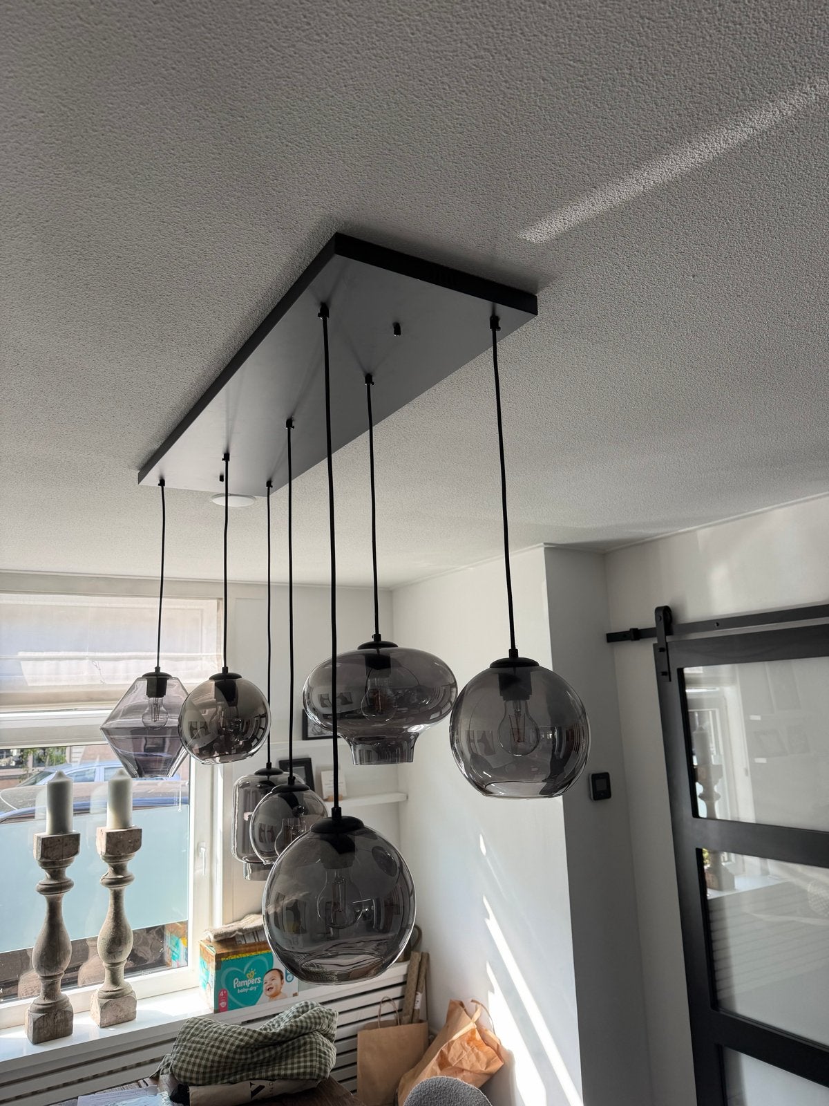 Moderne hanglamp met 7 grijze glazen bollen, Ophalen of Verzenden, Zo goed als nieuw, Glas
