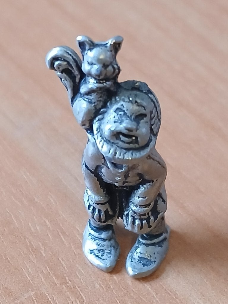 Vintage Pewter Elf Gnome met eekhoorn beeldje, Verzamelen, Ophalen of Verzenden, Zo goed als nieuw, Fantasy