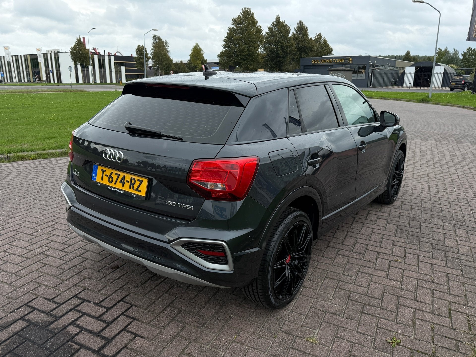 Audi Q2 30 TFSI S Edition Pano|Leder|Stoelverwarming, Auto's, Voorwielaandrijving, Gebruikt, Leder en Stof, Handgeschakeld