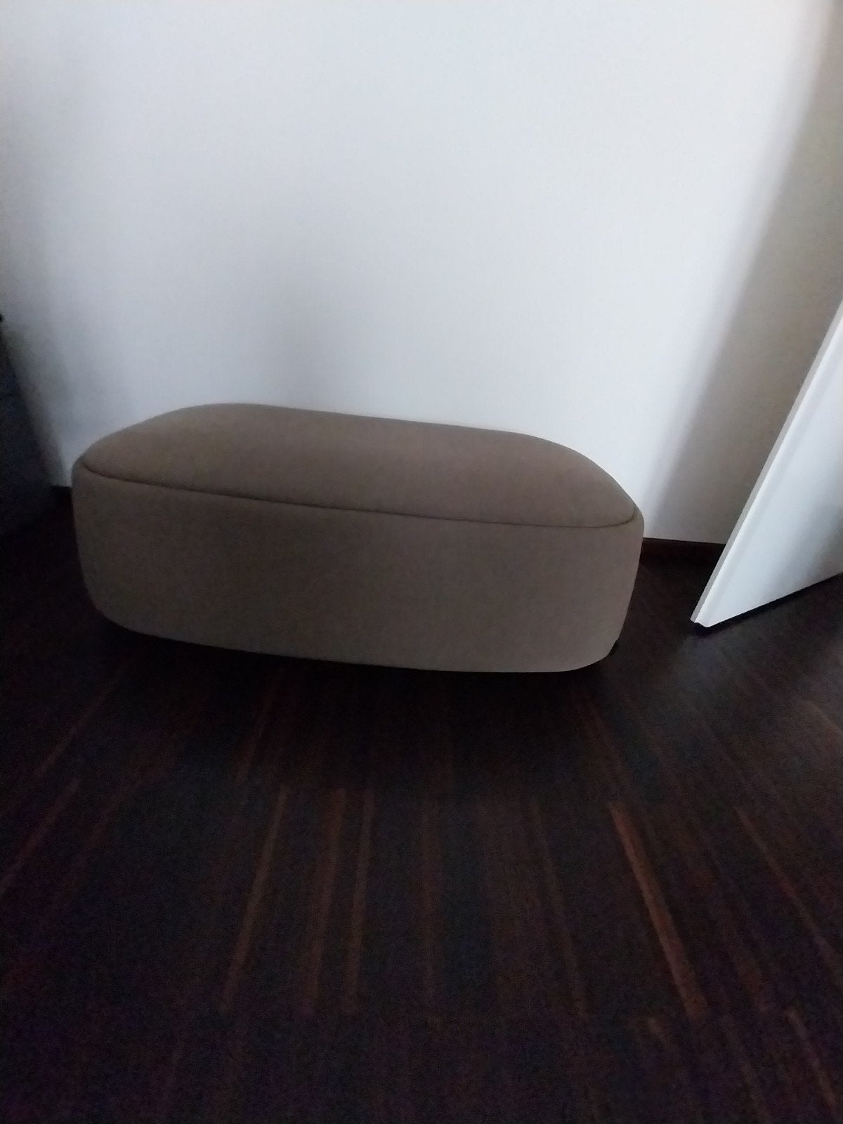 Montel poef - Bruin, ovaal en comfortabel, Ophalen, Modern, Comfortabel, 100 tot 125 cm, Zo goed als nieuw