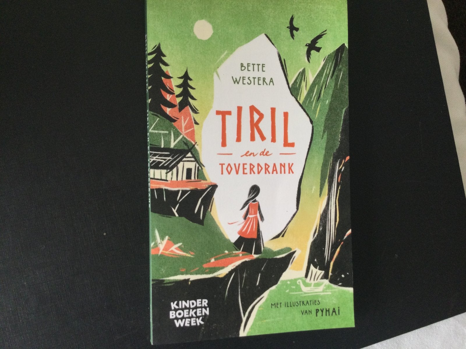 Bette Westera, Tiril en de toverdrank, Ophalen of Verzenden, Zo goed als nieuw