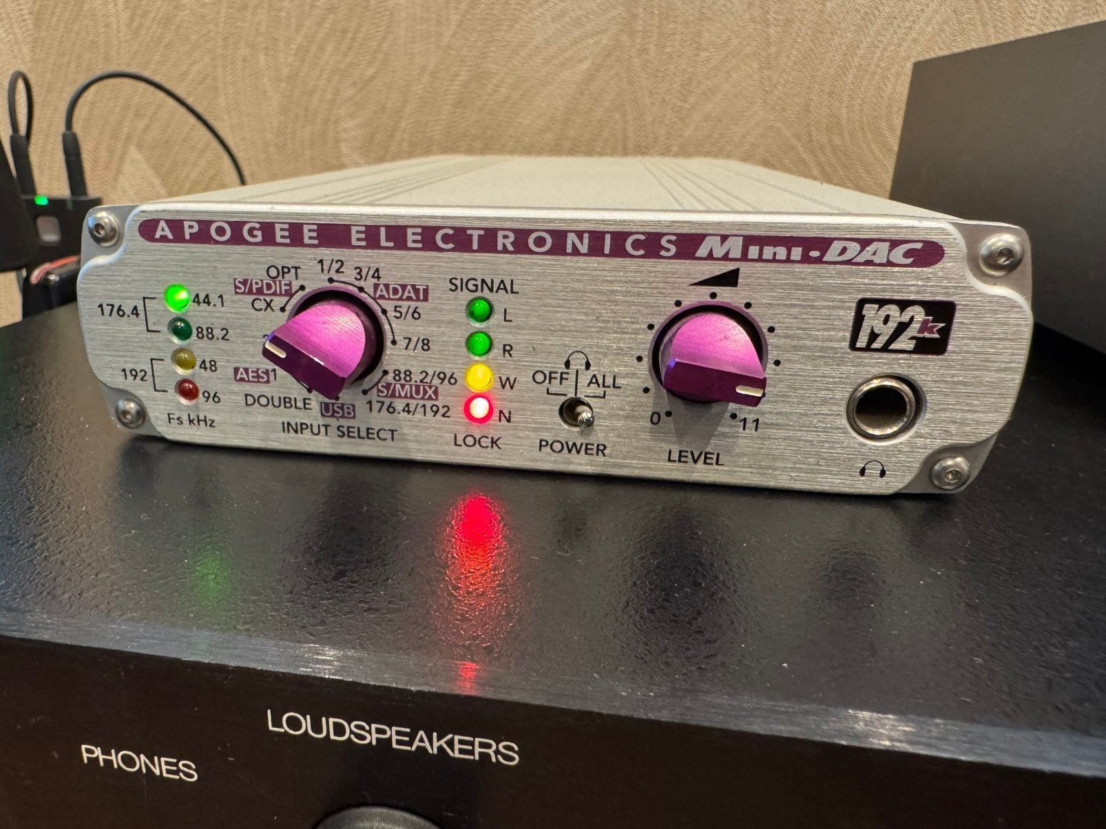 Mooie Apogee Mini-Dac met  high-end voeding en XRL-adaptors, Ophalen, Zo goed als nieuw