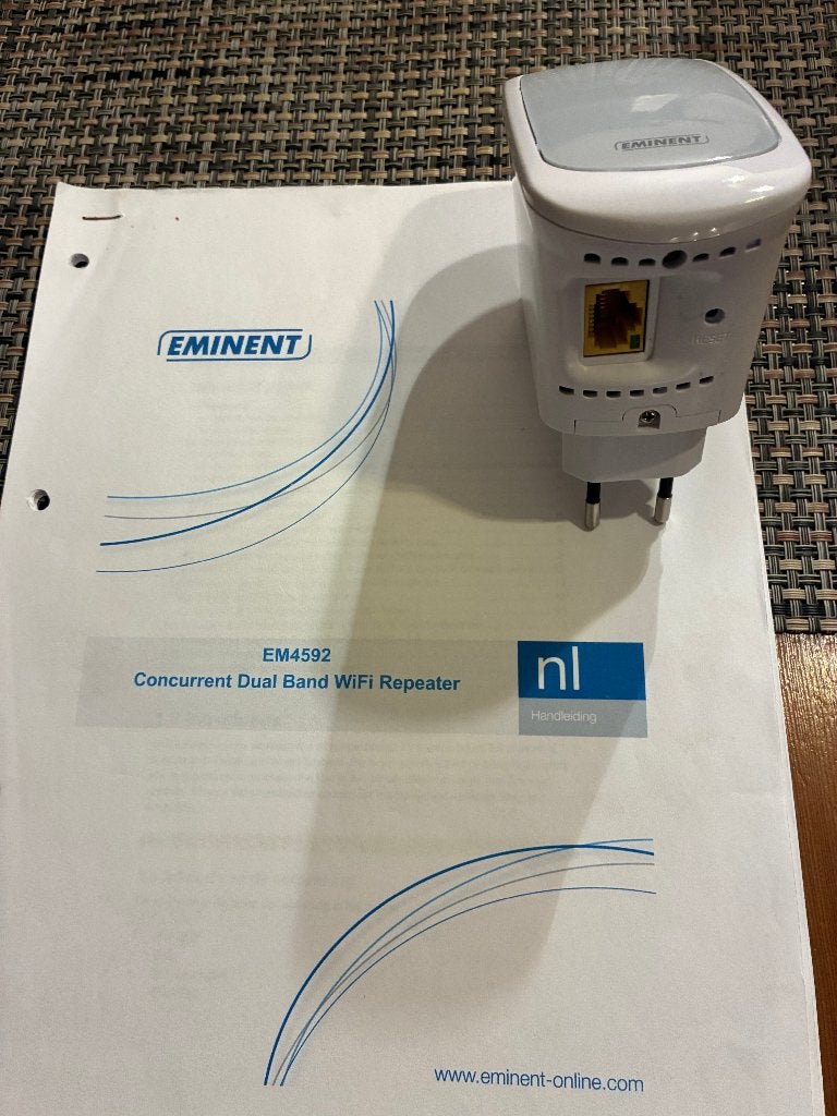 WIFI repeater Eminent EM 4592 met Nederlandse handleiding, Ophalen of Verzenden, Eminent