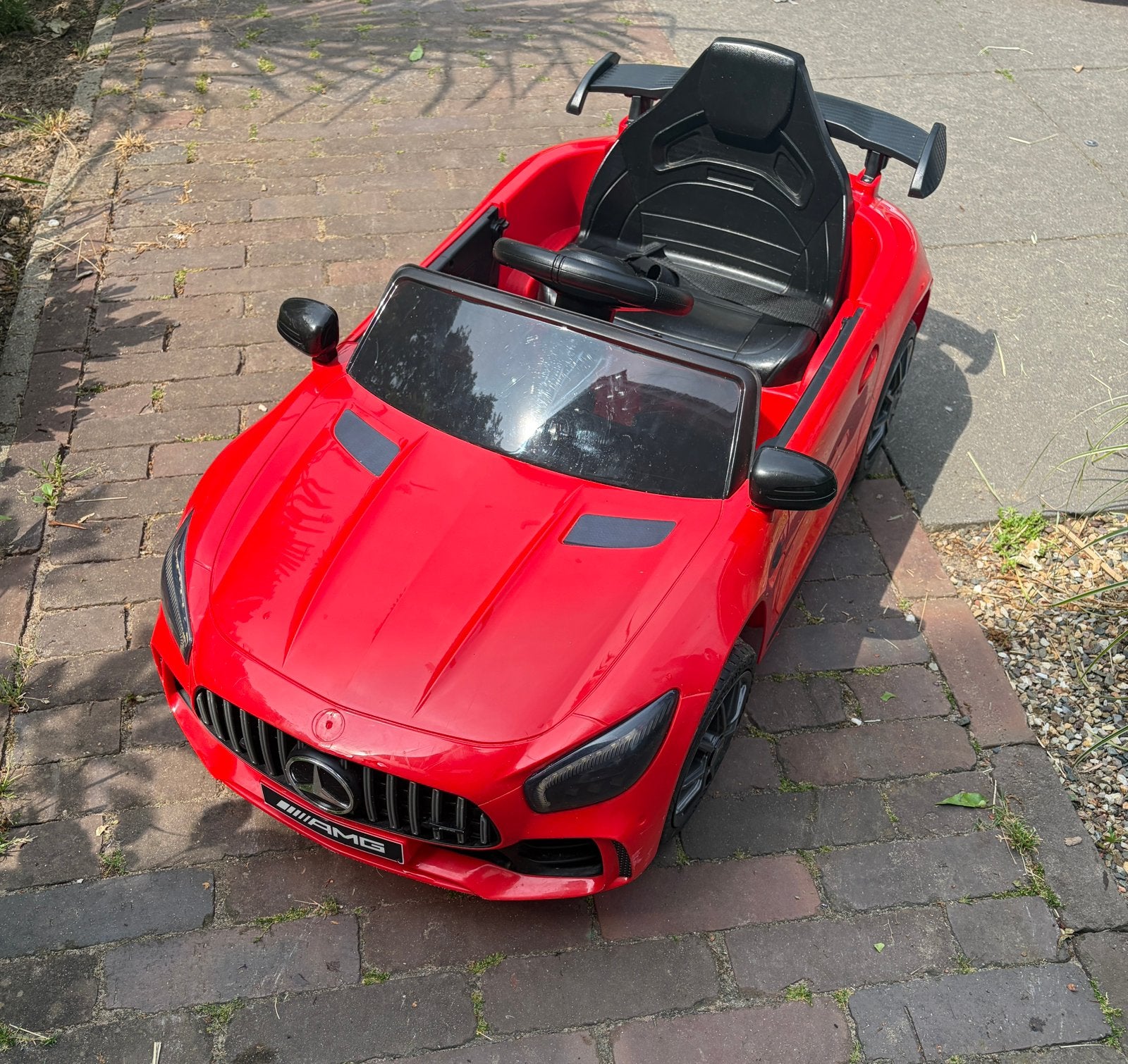 Mercedes AMG kinderauto rood, Ophalen, Gebruikt