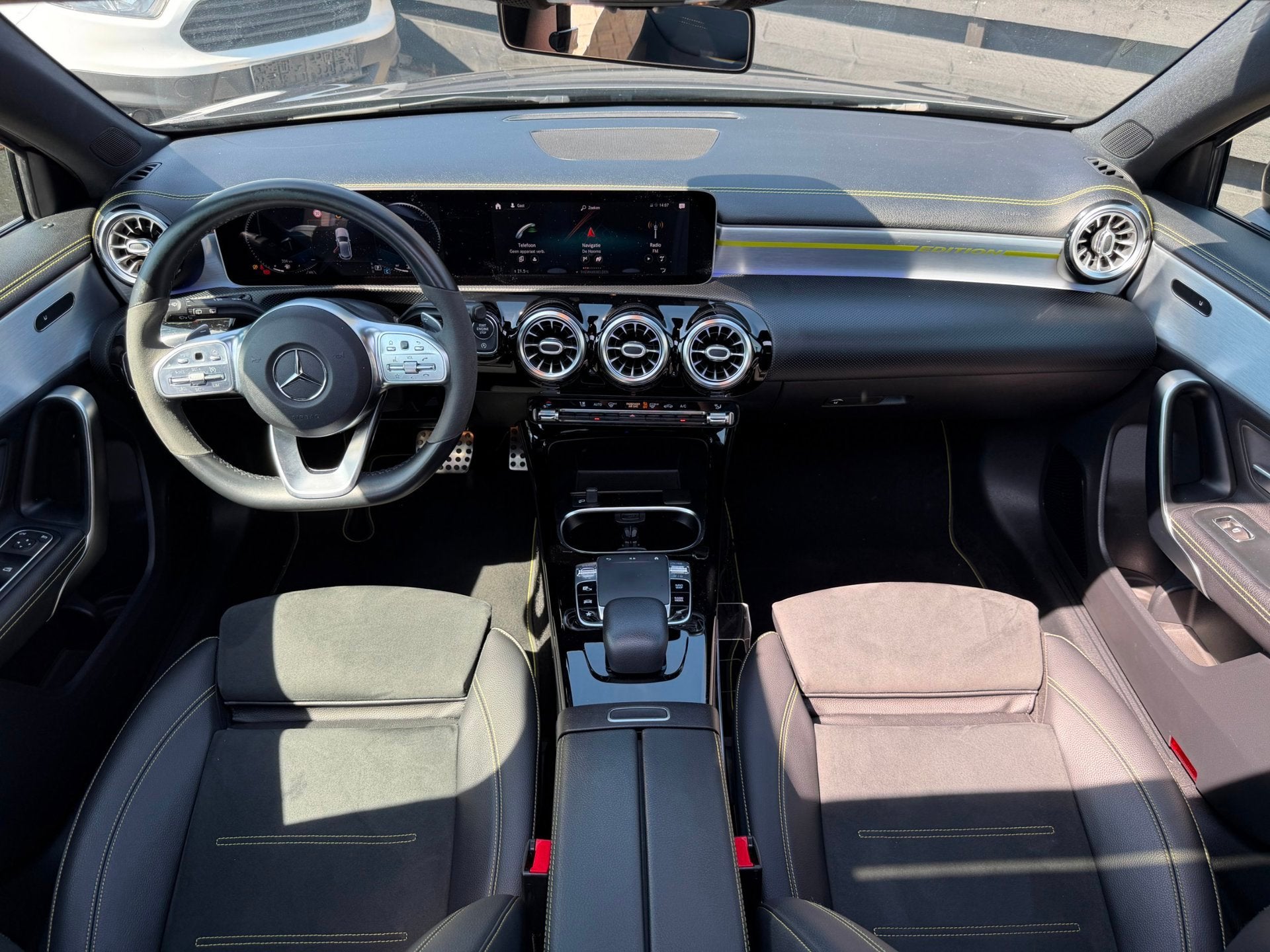 Mercedes-Benz A-klasse 200 AMG Edition one I PANO I Sfeerver, Auto's, Gebruikt, 4 cilinders, 163 pk, 19 km/l