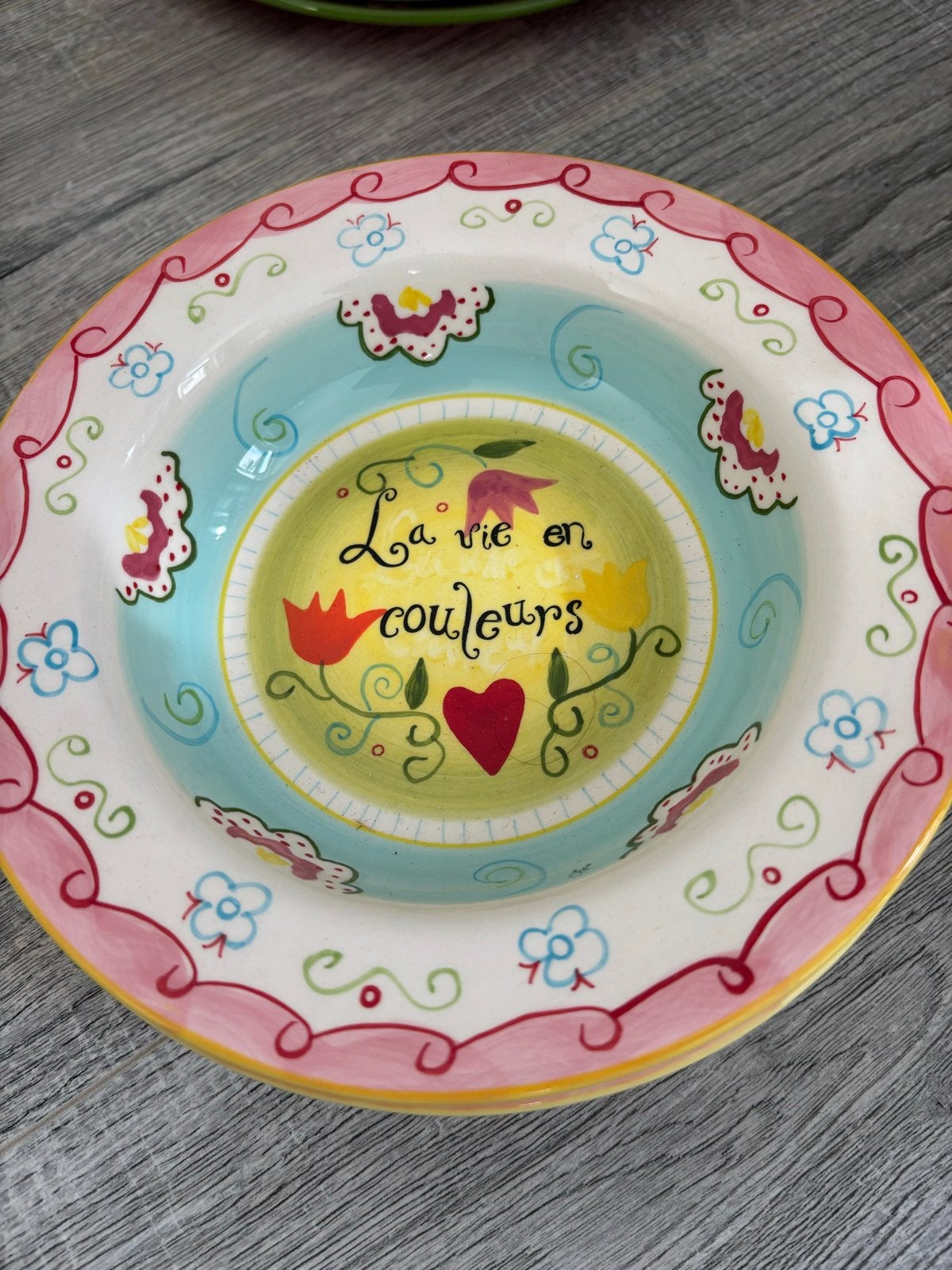 Kleurrijk Servies met Franse Teksten - "C'est la vie", Gebruikt, Verzenden, Keramiek, Modern