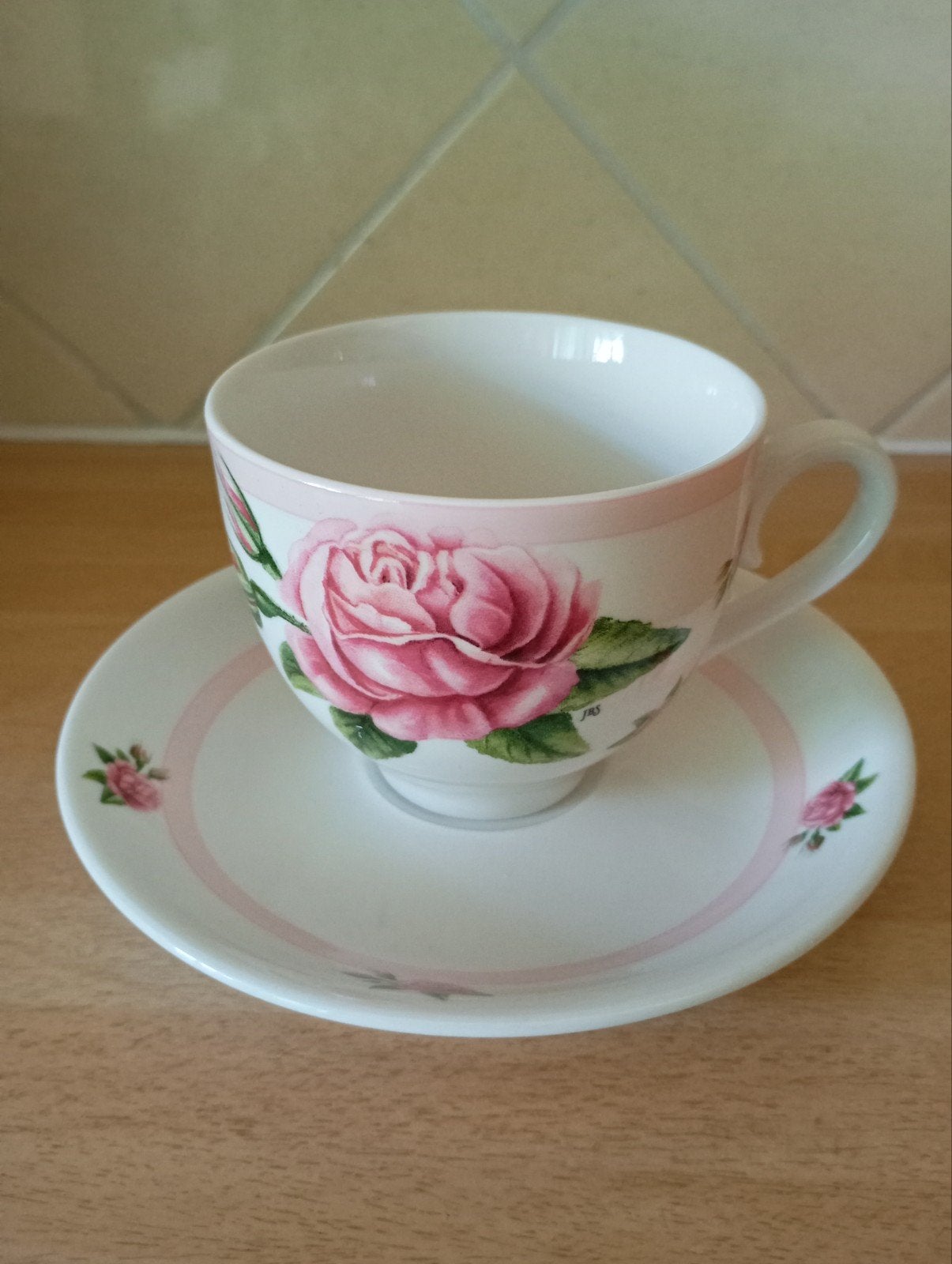 Kop en schotel Janneke Brinkman Roses, Ophalen of Verzenden, Zo goed als nieuw, Overige stijlen, Kop(pen) en/of Schotel(s)
