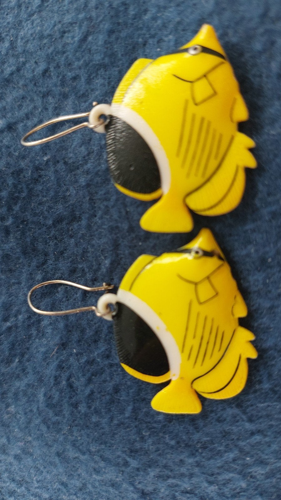 Vintage rubberen oorbellen tropische gele vis, Sieraden, Tassen en Uiterlijk, Oorbellen, Overige materialen, Geel, Ophalen of Verzenden